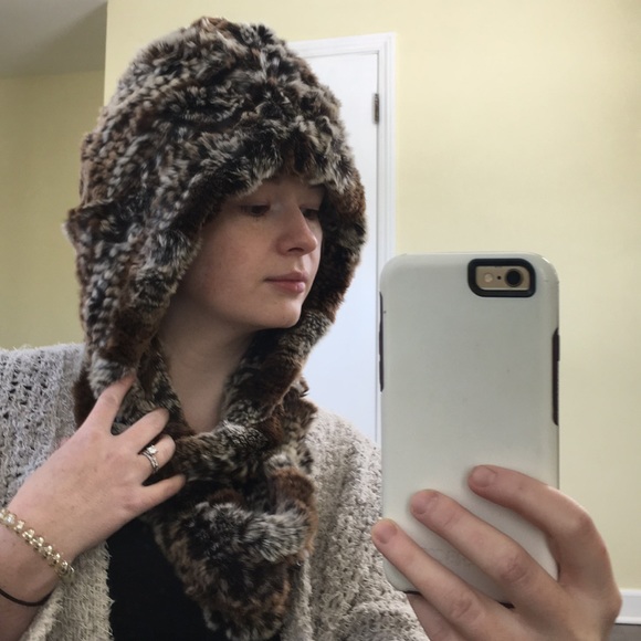 Genuine Rabbit Fur Hood - Picture 2 of 4